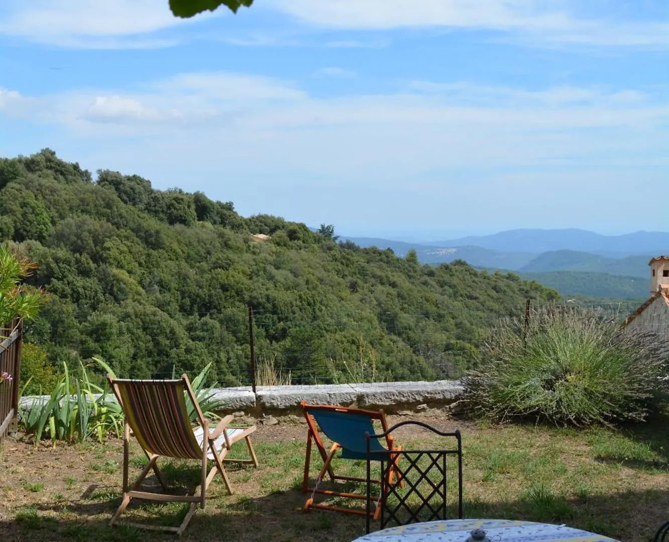Holiday home Maison Castely Mons